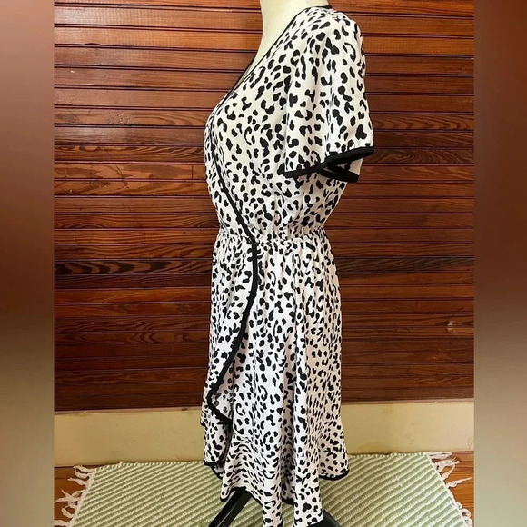 Slate & Willow Ivory and Black Animal Cheetah Print Faux Wrap Dress Size S - Picture 7 of 15